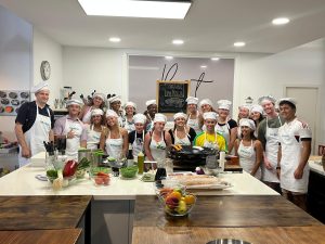 Los estudiantes de Villanova University descubren los secretos de la paella en Cádiz
